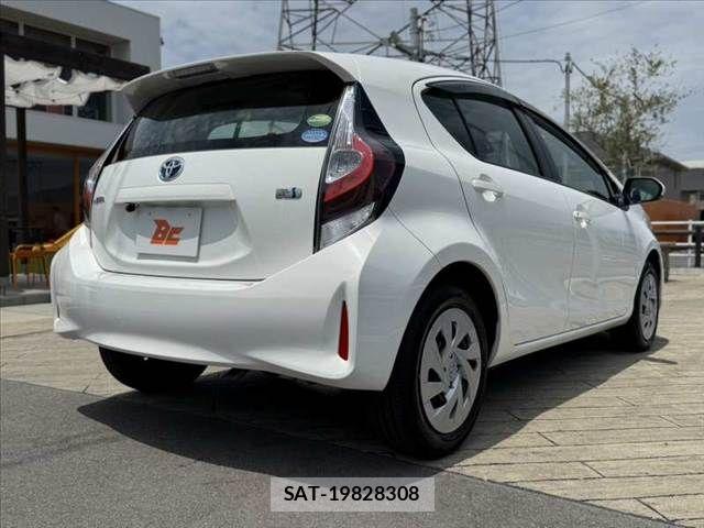 Toyota AQUA 2021-03 8097973-14