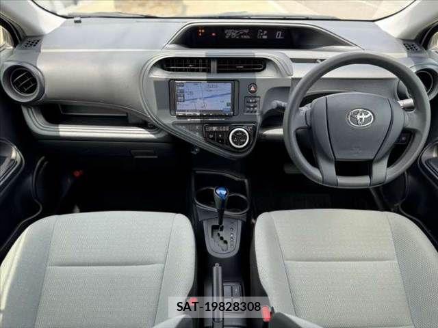 Toyota AQUA 2021-03 8097973-1