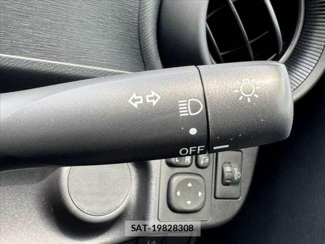 Toyota AQUA 2021-03 8097973-21