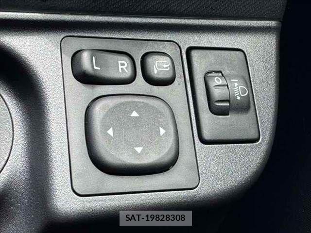 Toyota AQUA 2021-03 8097973-23