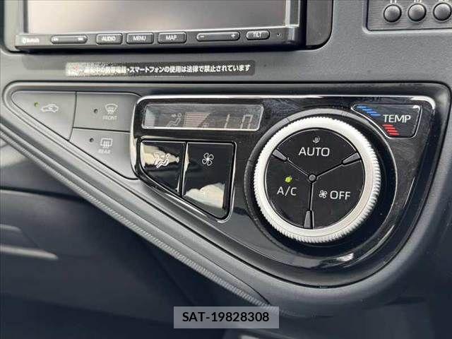 Toyota AQUA 2021-03 8097973-25