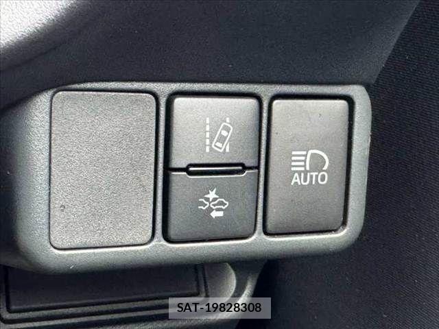 Toyota AQUA 2021-03 8097973-4