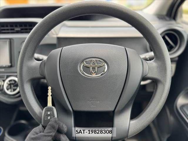 Toyota AQUA 2021-03 8097973-6