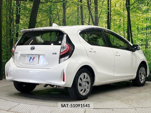 Toyota AQUA 2021-06 8097971-17