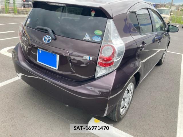 Toyota AQUA 2014-09 8098003-2
