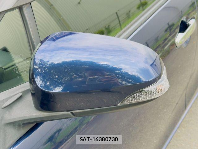 Toyota AQUA 2017-04 8097976-13