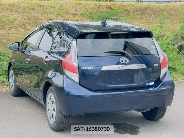 Toyota AQUA 2017-04 8097976-2