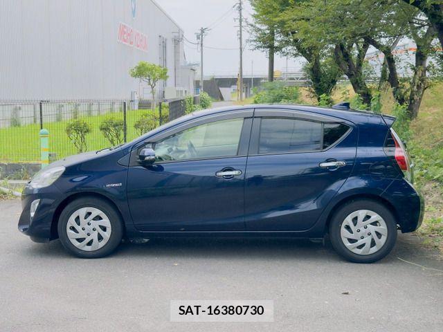 Toyota AQUA 2017-04 8097976-4