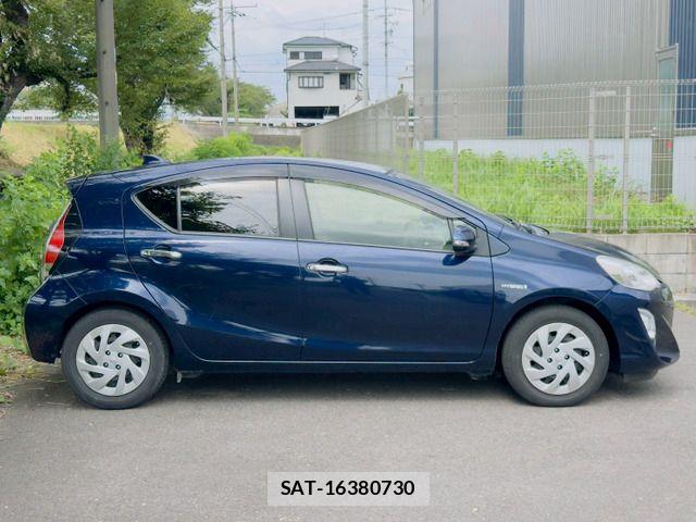 Toyota AQUA 2017-04 8097976-5