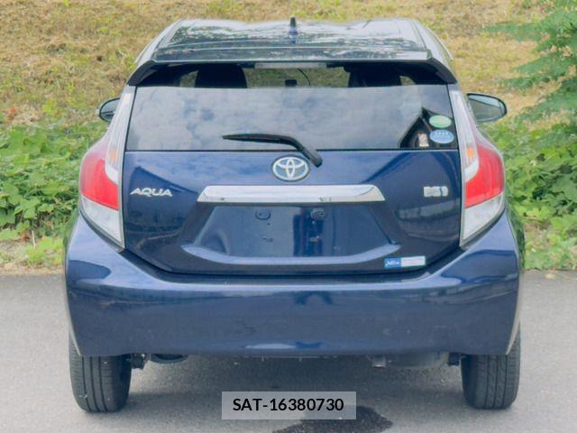 Toyota AQUA 2017-04 8097976-7