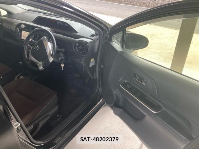 Toyota AQUA 2016-03 8098006-10