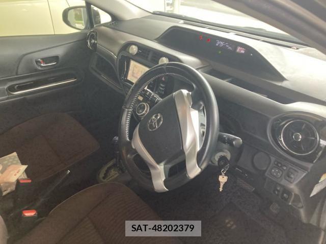 Toyota AQUA 2016-03 8098006-11