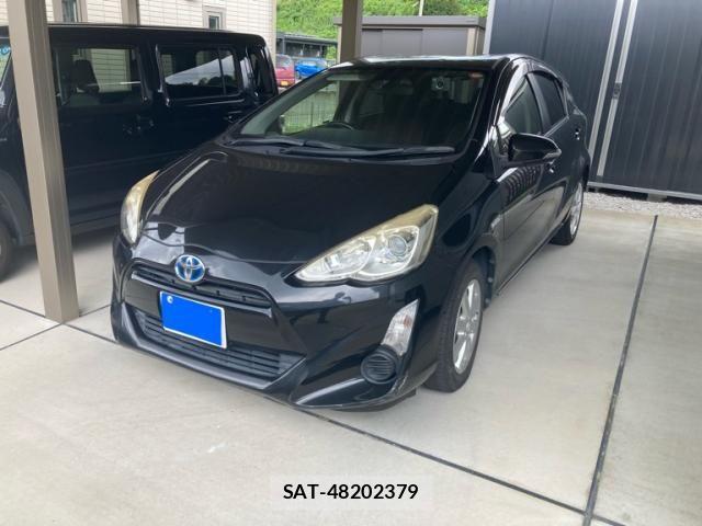 Toyota AQUA 2016-03 8098006-1