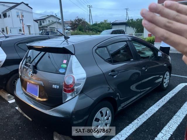 Toyota AQUA 2014-02 8098005-2