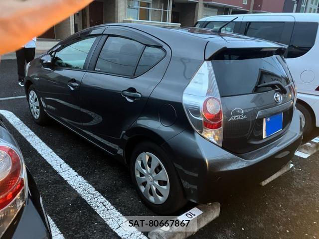 Toyota AQUA 2014-02 8098005-3