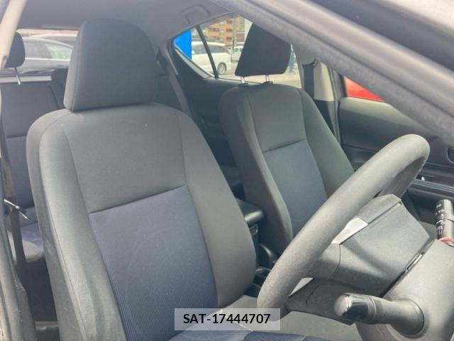 Toyota AQUA 2015-03 8097999-12
