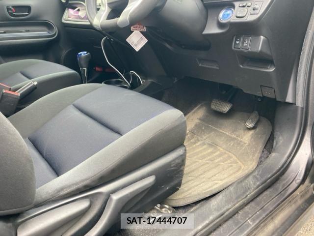 Toyota AQUA 2015-03 8097999-13