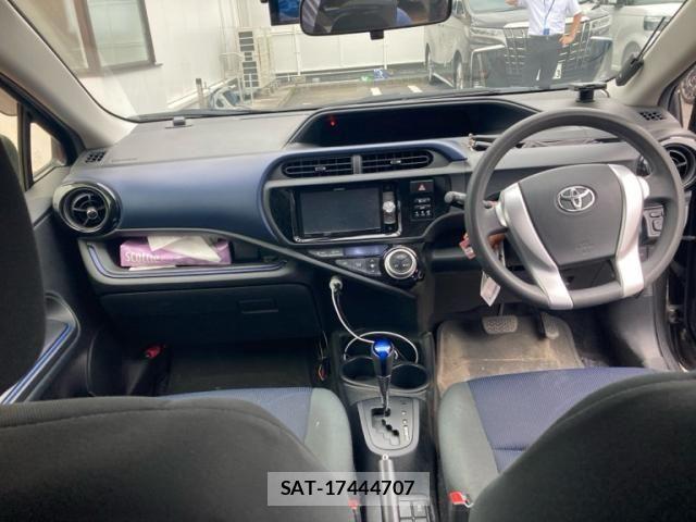 Toyota AQUA 2015-03 8097999-14