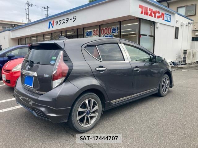 Toyota AQUA 2015-03 8097999-3