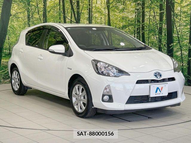 Toyota AQUA 2014-07 8097983-15