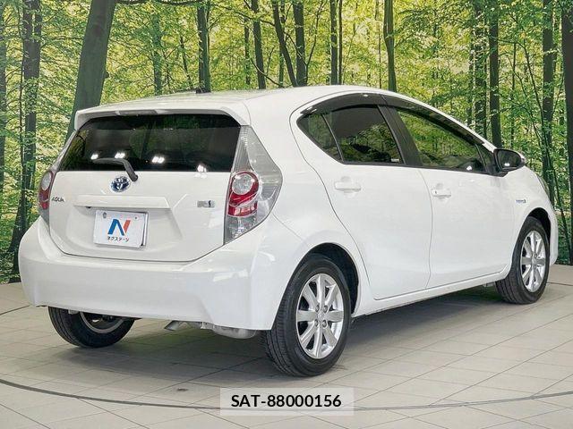 Toyota AQUA 2014-07 8097983-16