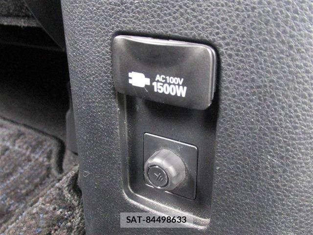 Toyota AQUA 2023-08 8097954-10