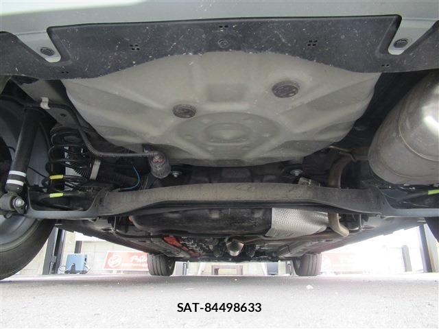 Toyota AQUA 2023-08 8097954-17