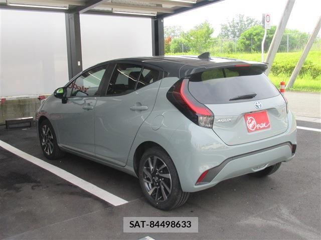 Toyota AQUA 2023-08 8097954-1