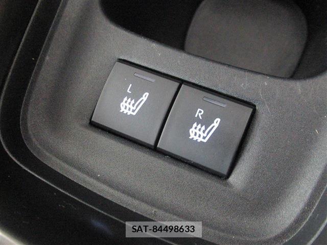 Toyota AQUA 2023-08 8097954-7