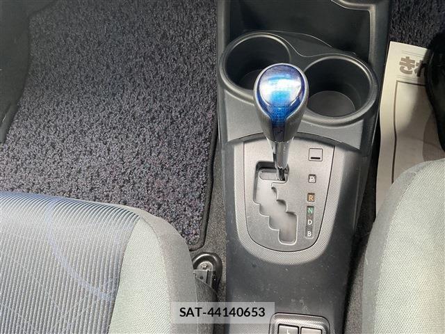 Toyota AQUA 2015-08 8097985-9