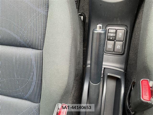Toyota AQUA 2015-08 8097985-10