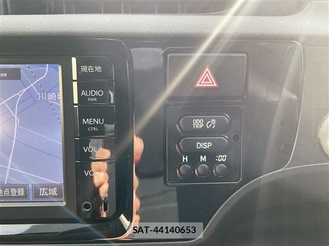 Toyota AQUA 2015-08 8097985-11