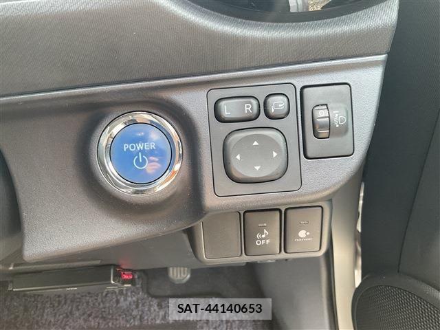 Toyota AQUA 2015-08 8097985-12