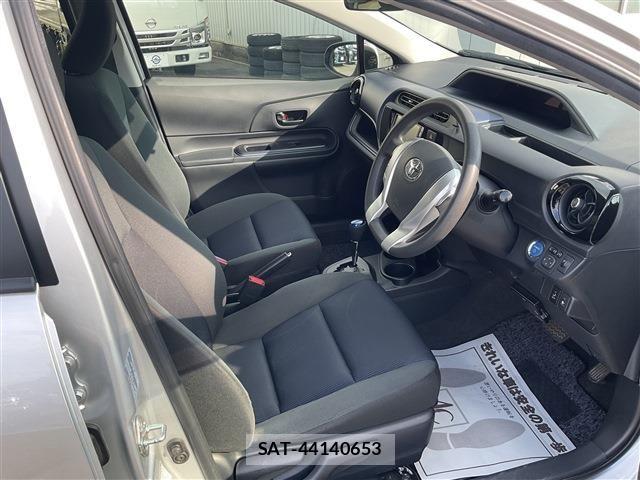 Toyota AQUA 2015-08 8097985-13