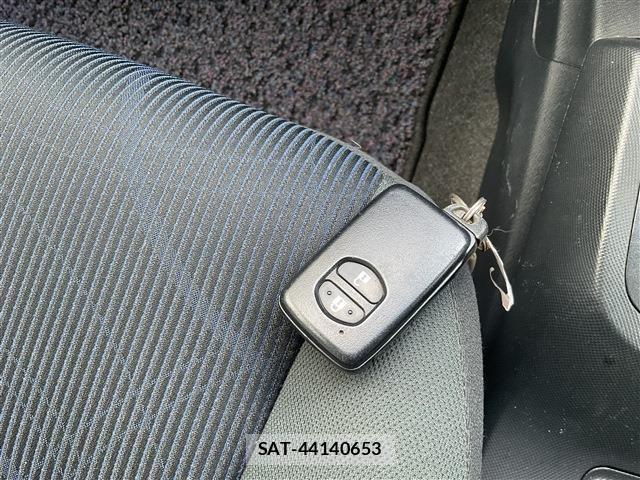 Toyota AQUA 2015-08 8097985-18