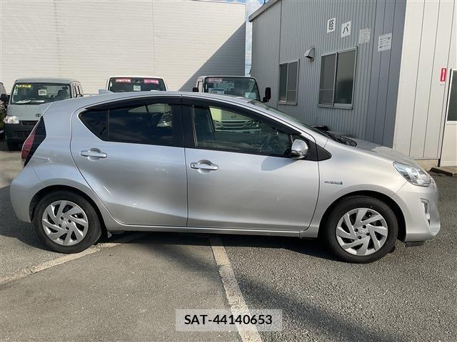 Toyota AQUA 2015-08 8097985-22