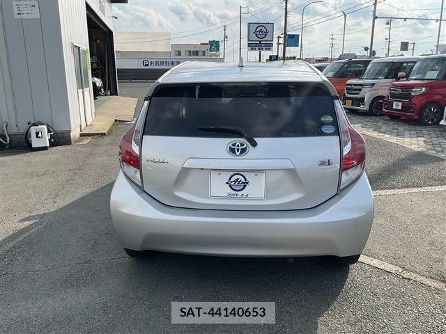 Toyota AQUA 2015-08 8097985-23