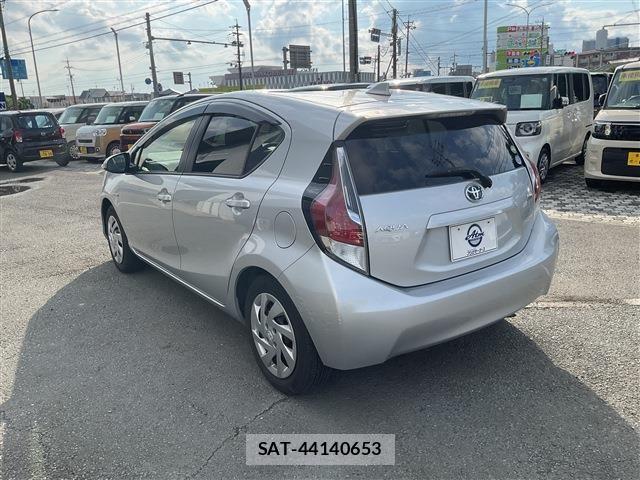 Toyota AQUA 2015-08 8097985-24