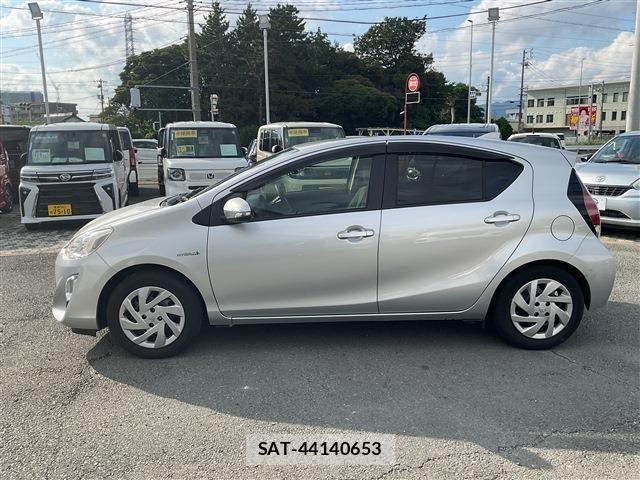 Toyota AQUA 2015-08 8097985-25