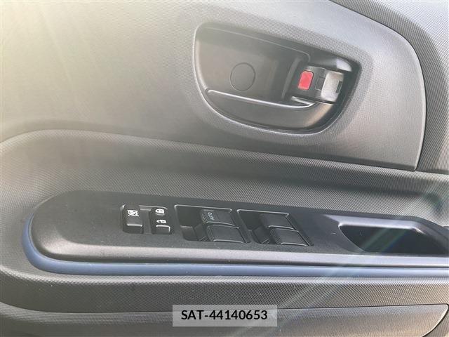 Toyota AQUA 2015-08 8097985-8