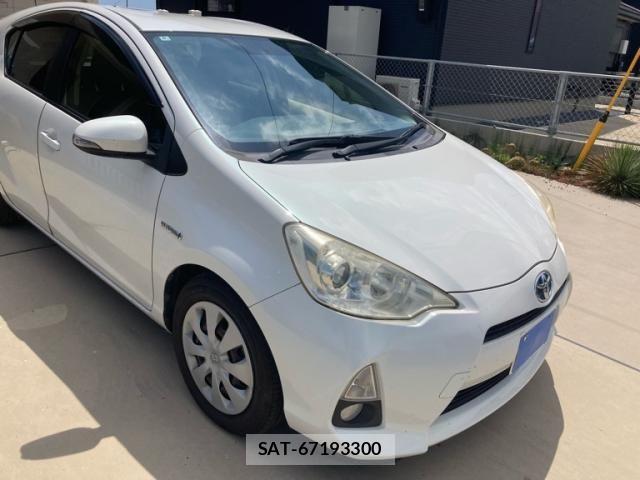 Toyota AQUA 2012-06 8098001-0