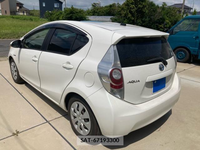 Toyota AQUA 2012-06 8098001-2
