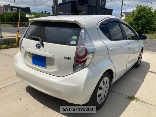 Toyota AQUA 2012-06 8098001-3