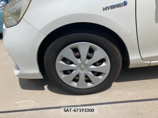 Toyota AQUA 2012-06 8098001-4