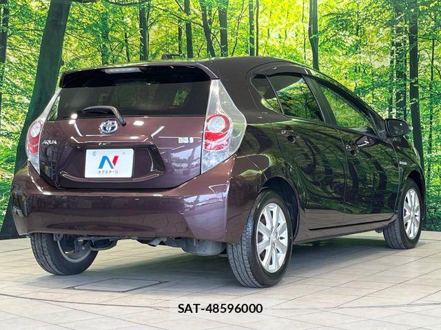 Toyota AQUA 2014-07 8128907-16