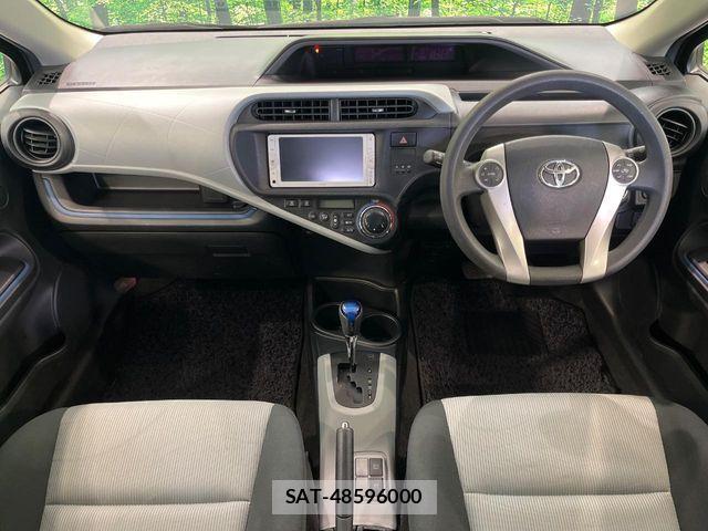 Toyota AQUA 2014-07 8128907-1