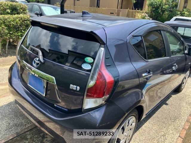 Toyota AQUA 2015-08 8128909-9