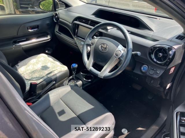 Toyota AQUA 2015-08 8128909-15