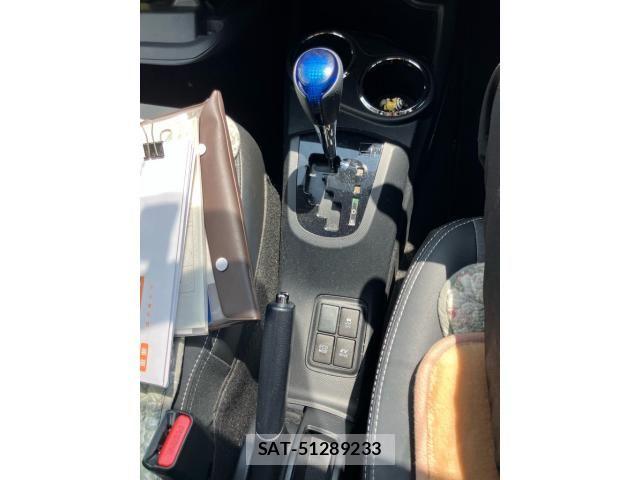 Toyota AQUA 2015-08 8128909-18