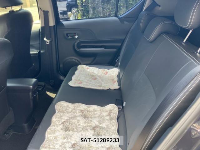 Toyota AQUA 2015-08 8128909-7